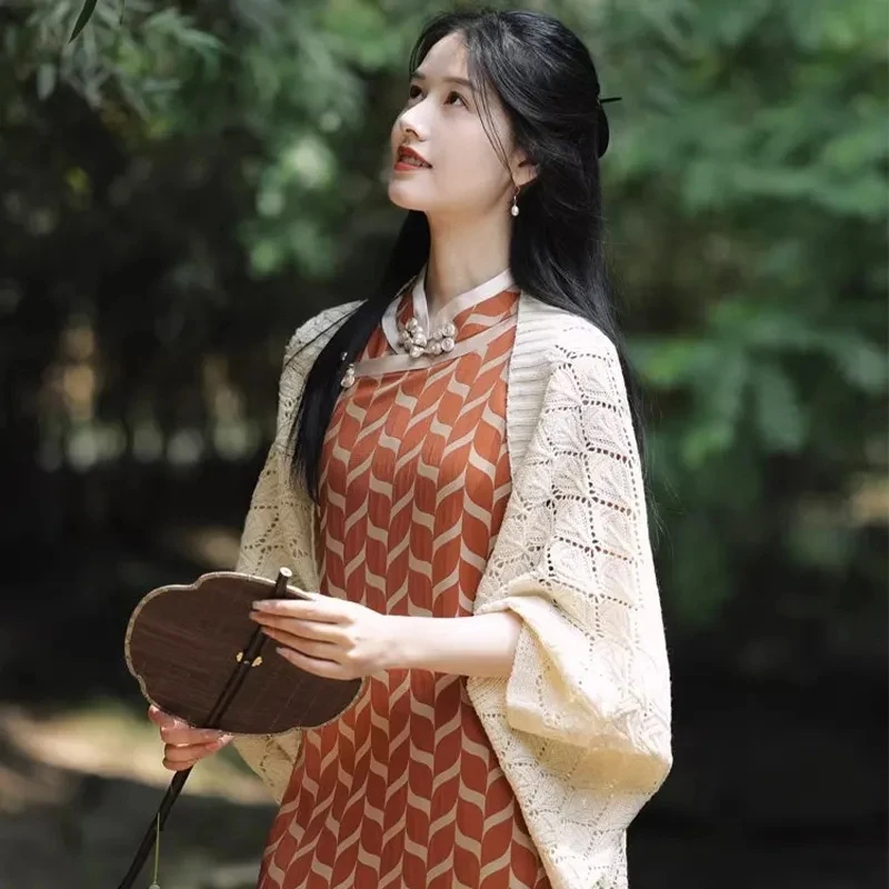 Temperament Elegant Retro New Hollow Out Knitted Shawl Chinese Style Simple Sweater Coat Women Solid Color Shawl Cardigan Jacket
Temperament Elegant Retro New Hollow Out Knitted Shawl Chinese Style Simple Sweater Coat Women Solid Color Shawl Cardigan Jacket