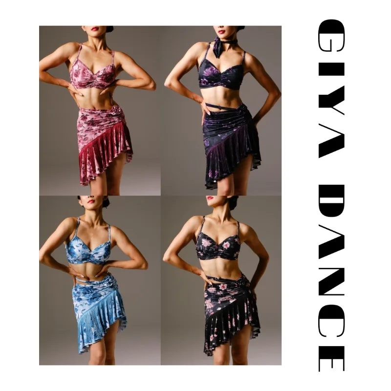 Индивидуальный пошив: платье для латиноамериканских танцев с ручной росписью, плоскокрашеное, с цветочным узором на спине, на тонких бретелях, с бахромой, для тренировок и выступлений.
Индивидуальный пошив: платье для латиноамериканских танцев с ручной росписью, плоскокрашеное, с цветочным узором на спине, на тонких бретелях, с бахромой, для тренировок и выступлений.