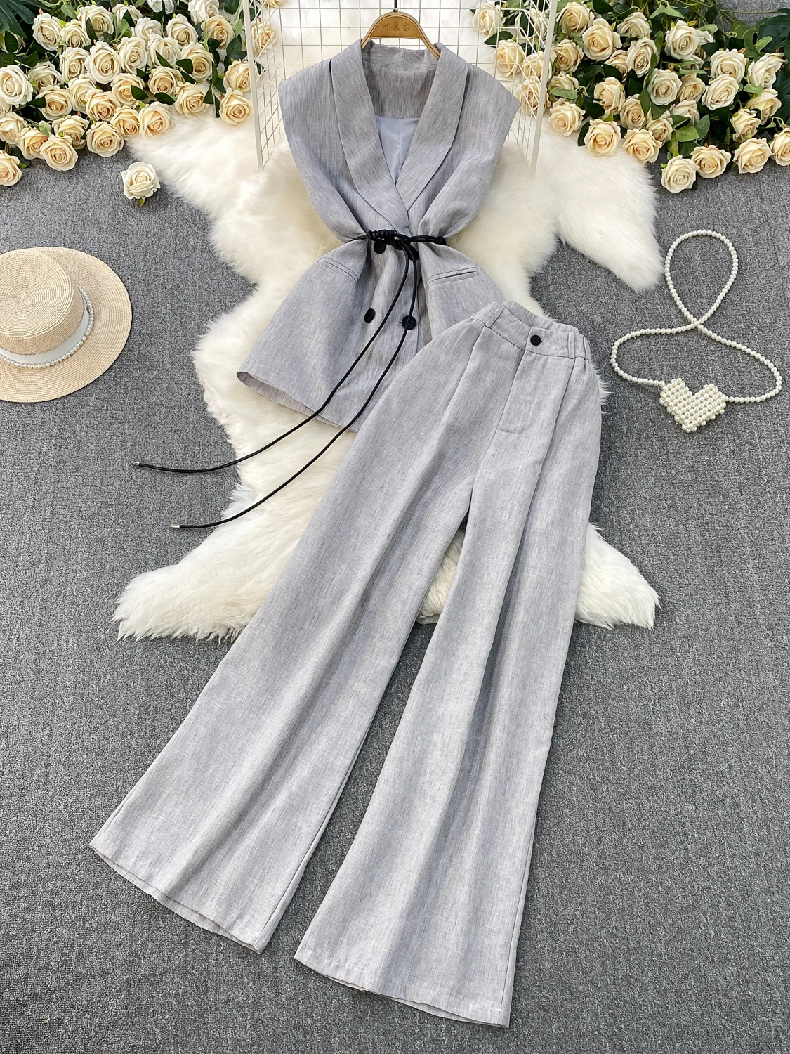 Ele ey Suit Vest Top Waist-Cinching Svel V-Ne Two-Piece Set High Waist Slimming Wide Leg Pants Faionable Wome...
Ele ey Suit Vest Top Waist-Cinching Svel V-Ne Two-Piece Set High Waist Slimming Wide Leg Pants Faionable Wome...