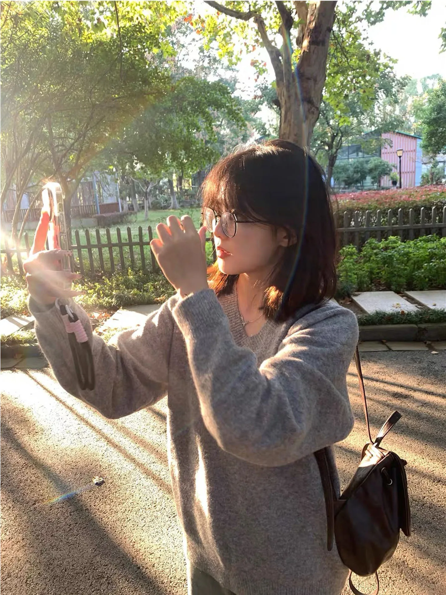 Мягкий уютный вязаный свитер оверсайз для женщин, осенне-зимний, высококачественный, в стиле ленивого японского фэшн, больших размеров, для ношения под одеждой
Мягкий уютный вязаный свитер оверсайз для женщин, осенне-зимний, высококачественный, в стиле ленивого японского фэшн, больших размеров, для ношения под одеждой