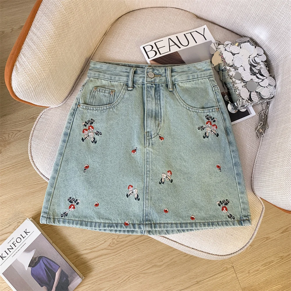 Flower Embroidered Denim Half Skirt for Women Summer 2024 New Retro High Waist Slim Fit A-line Hip Package Short Skirt
Flower Embroidered Denim Half Skirt for Women Summer 2024 New Retro High Waist Slim Fit A-line Hip Package Short Skirt