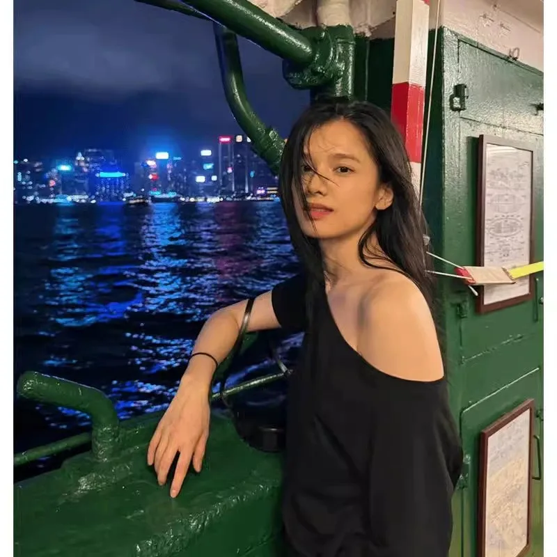 Letter Print Graphic T Shirts White Oversized One Shoulder Tops Womens Summer Fashion Clothing Trends Slanted shoulder short sle
Letter Print Graphic T Shirts White Oversized One Shoulder Tops Womens Summer Fashion Clothing Trends Slanted shoulder short sle