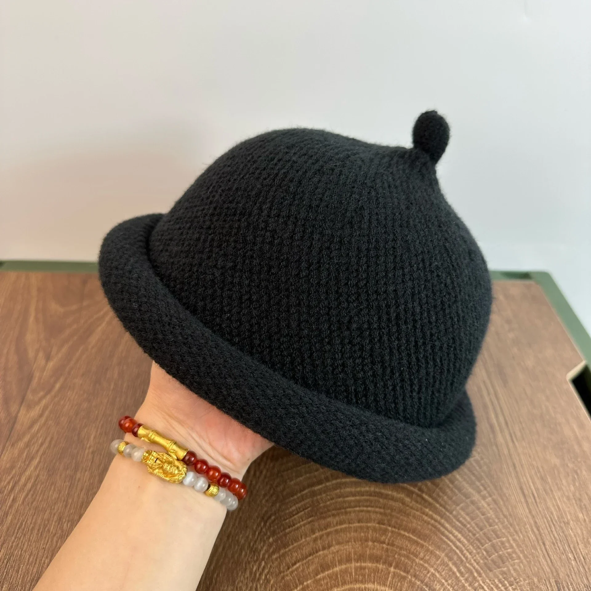 Men's and Women's Fashion Knitted Melon Skin Hats Casual Berets Comfortable Landlord Hats Warm Painter Hats Pacifier Cap
Men's and Women's Fashion Knitted Melon Skin Hats Casual Berets Comfortable Landlord Hats Warm Painter Hats Pacifier Cap