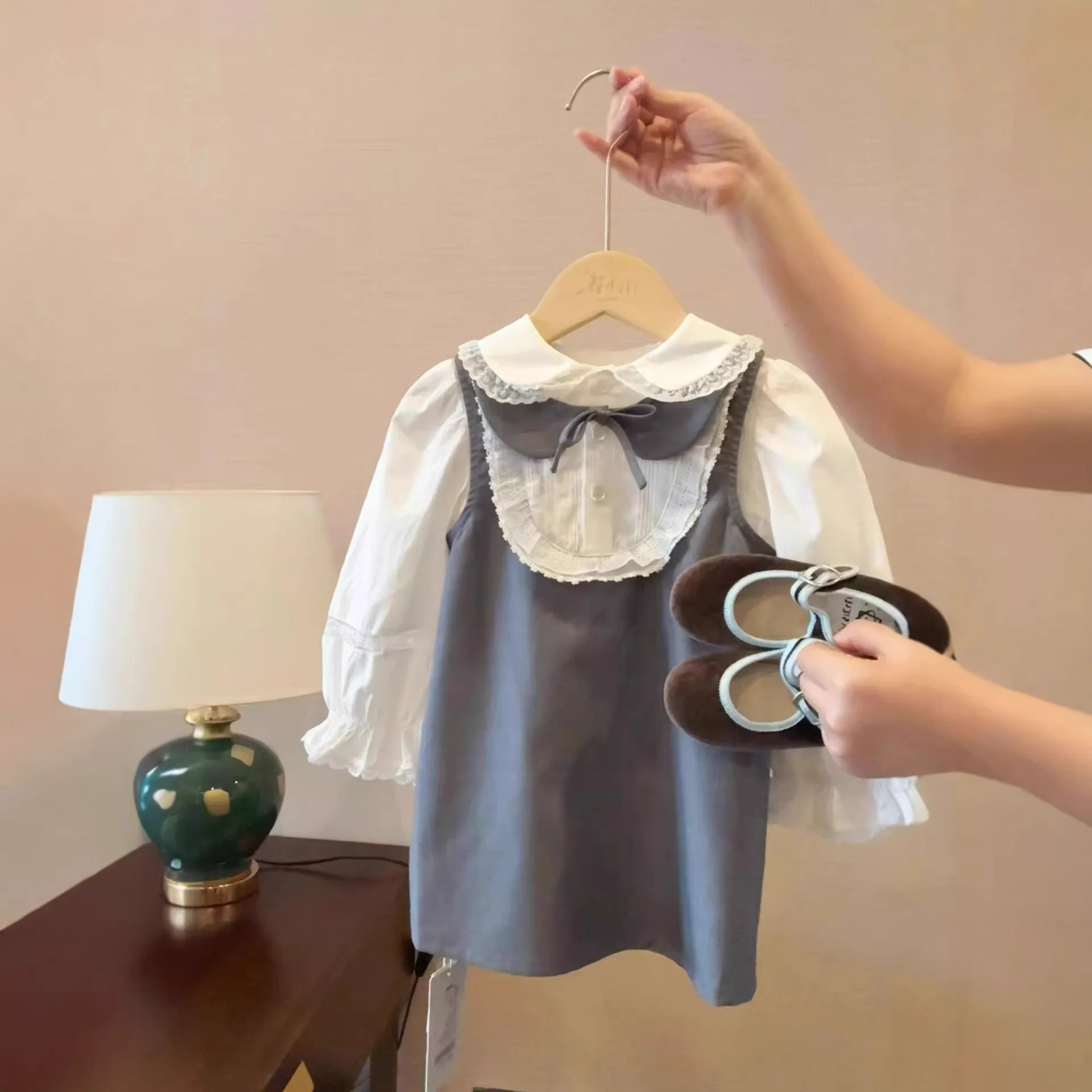 Korean version of children's clothing girls' dress 2026 spring new super good-looking little girl preppy style gray sundress
Korean version of children's clothing girls' dress 2026 spring new super good-looking little girl preppy style gray sundress