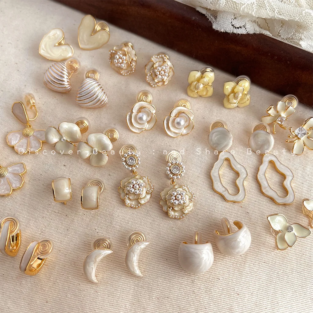 DIY accessories French retro camellia fashion temperament without ear piercings earrings
DIY accessories French retro camellia fashion temperament without ear piercings earrings