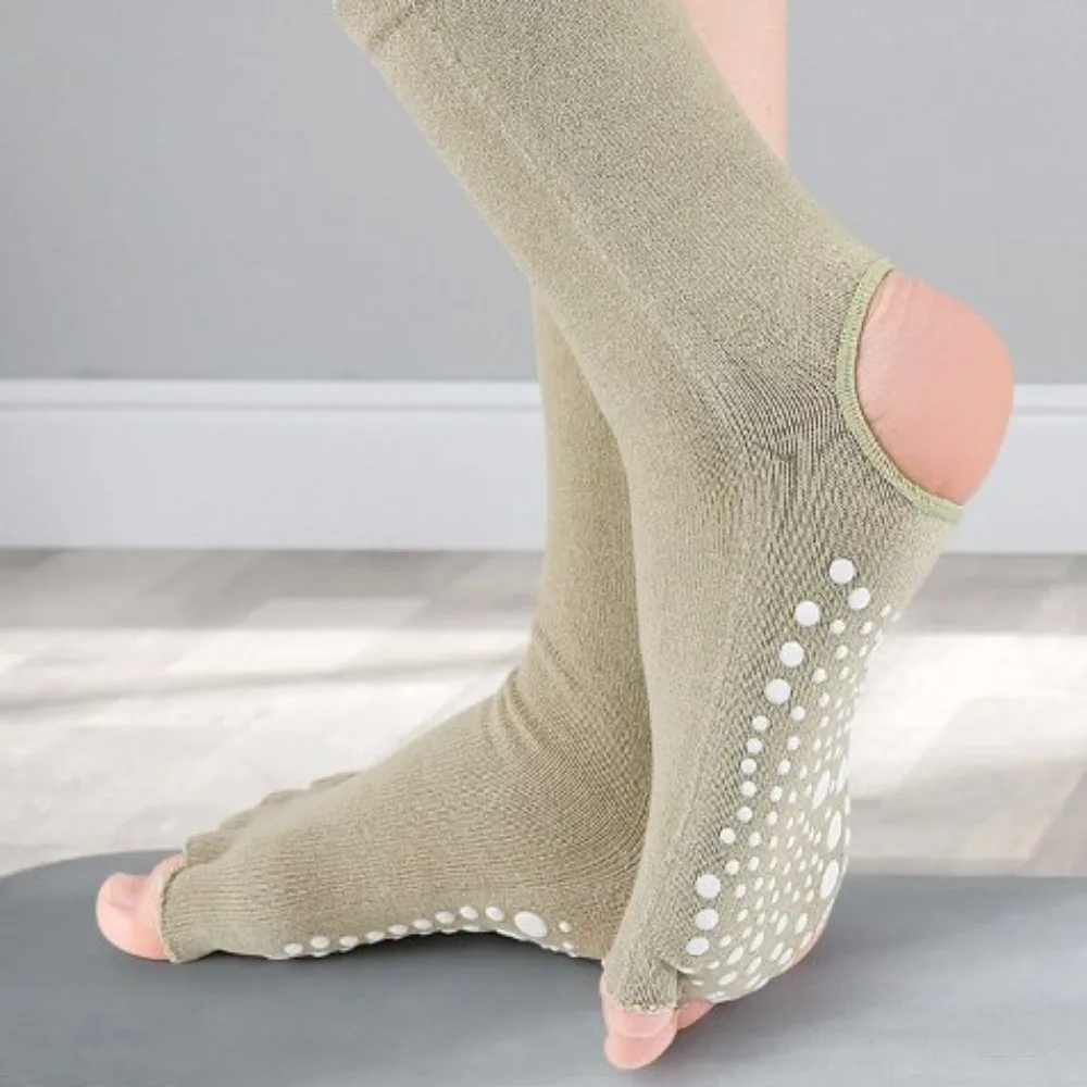 Cotton Hosiery Yoga Socks Women Toe Separation Exposed Adhesive Anti Slip Particles Sport Five Finger Socks Comfortable
Cotton Hosiery Yoga Socks Women Toe Separation Exposed Adhesive Anti Slip Particles Sport Five Finger Socks Comfortable