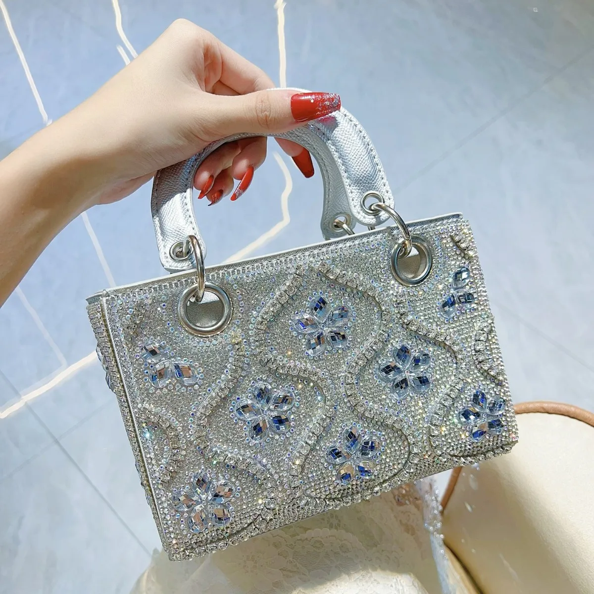 Vintage Designer Shoulder Bag Crystal Evening Clutch Women's Crossbody Purse Luxury Rhinestone Handbag for Wedding/Prom Party
Vintage Designer Shoulder Bag Crystal Evening Clutch Women's Crossbody Purse Luxury Rhinestone Handbag for Wedding/Prom Party