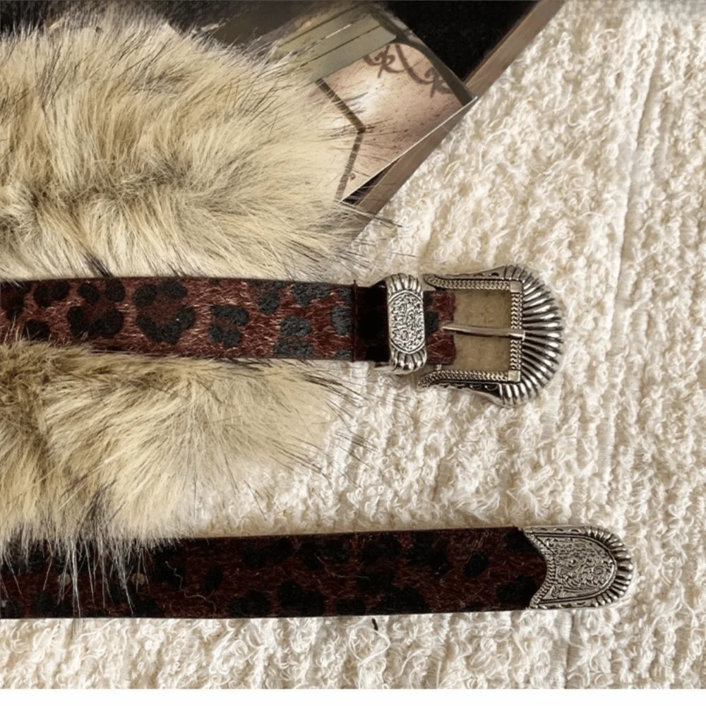 Винтажный модный дизайн, ремни из искусственного меха в стиле панк Y2K с тиснением, античный бронзовый ремень, универсальный пушистый ремень для сращивания, женская мода
Винтажный модный дизайн, ремни из искусственного меха в стиле панк Y2K с тиснением, античный бронзовый ремень, универсальный пушистый ремень для сращивания, женская мода