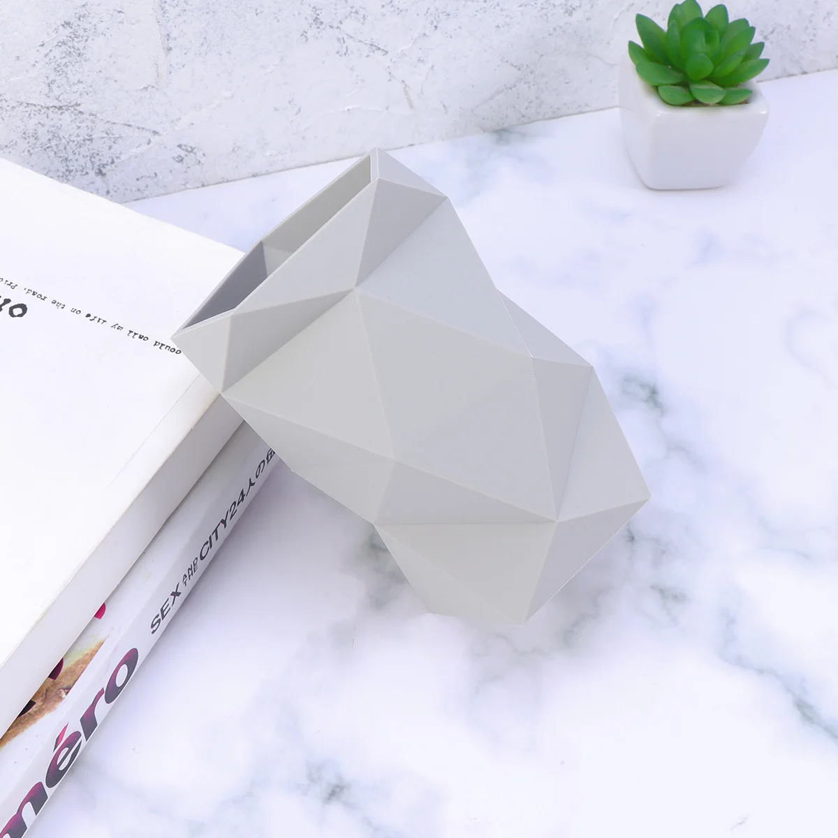 Silicone Pen Holder Creative Desk ganizer Geometric Design Lightweight Pencil Container Stable Brush Pot Storage Solution
Silicone Pen Holder Creative Desk ganizer Geometric Design Lightweight Pencil Container Stable Brush Pot Storage Solution