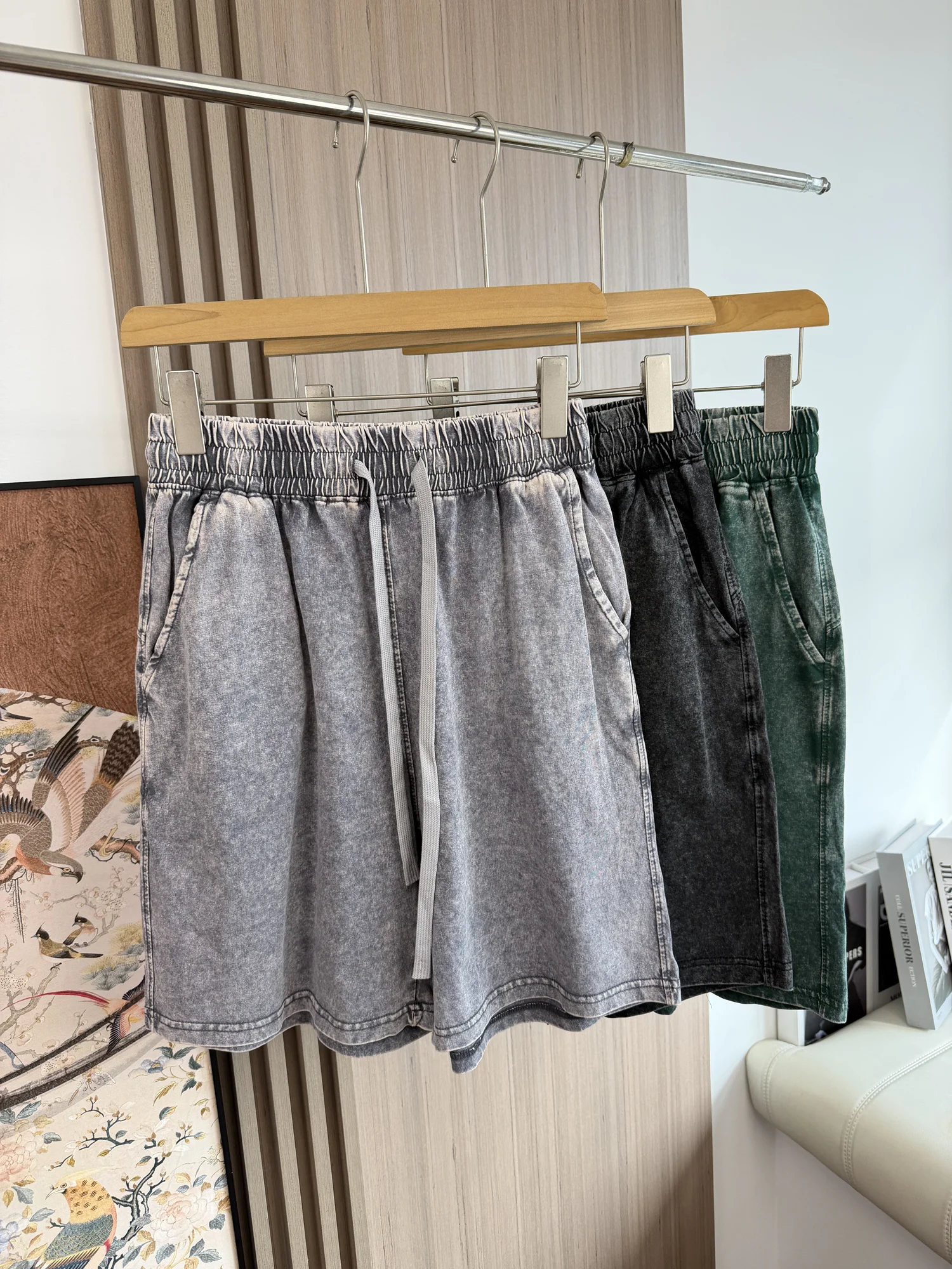 Snowflake Wax Dyed Loose Fit Cotton Straight Leg Jeans for Men Summer Casual Elastic Waist Five-Point Pants Vintage Wash
Snowflake Wax Dyed Loose Fit Cotton Straight Leg Jeans for Men Summer Casual Elastic Waist Five-Point Pants Vintage Wash