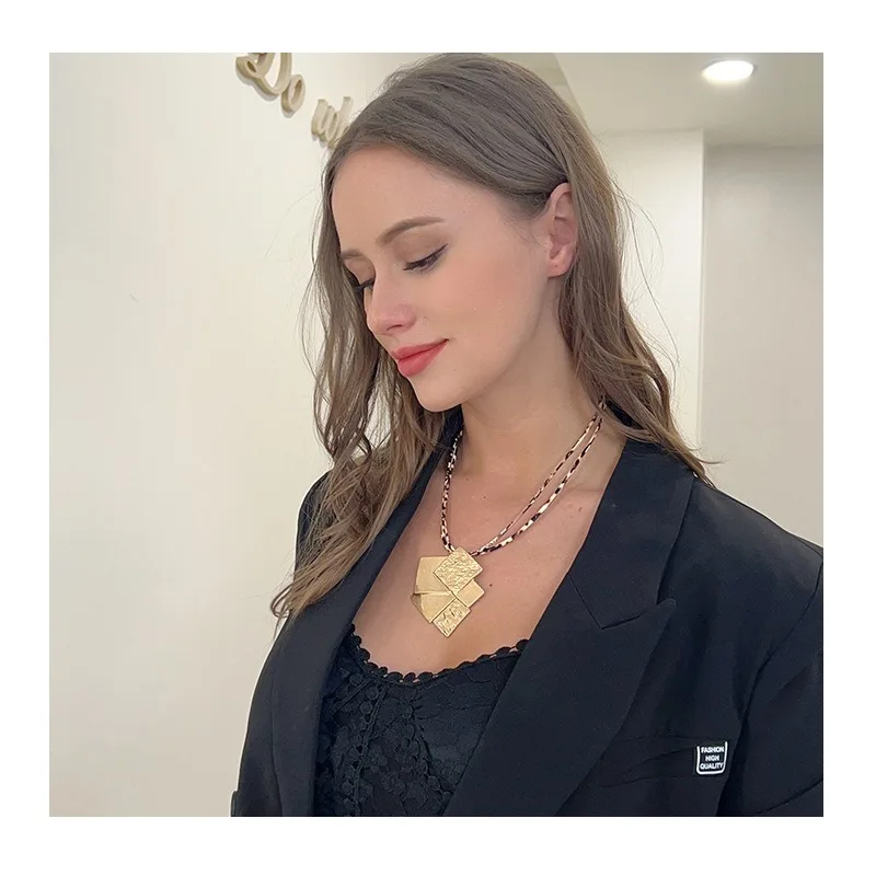 New Special for Personalized Collarbone Chain Style Fashionable and Versatile Women's High-end Necklace
New Special for Personalized Collarbone Chain Style Fashionable and Versatile Women's High-end Necklace