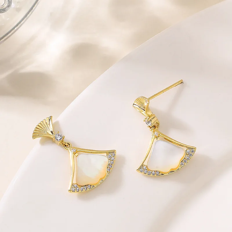Super fairy and sweet holiday style diamond-encrusted zircon shell umbrella-shaped skirt earrings, simple and versatile earrings
Super fairy and sweet holiday style diamond-encrusted zircon shell umbrella-shaped skirt earrings, simple and versatile earrings