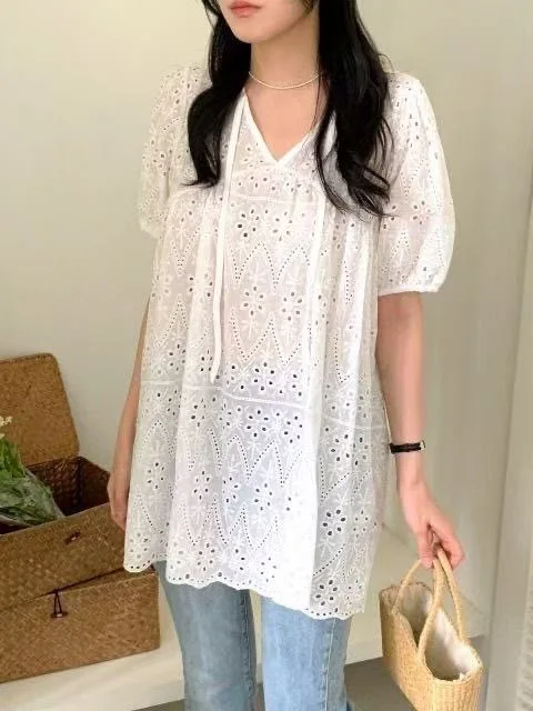 Korean Style White Lace Hollow out Loose Short Sleeve Shirt Women's Spring Thin Bubble Sleeve Blouse Casual V-Neck Top
Korean Style White Lace Hollow out Loose Short Sleeve Shirt Women's Spring Thin Bubble Sleeve Blouse Casual V-Neck Top