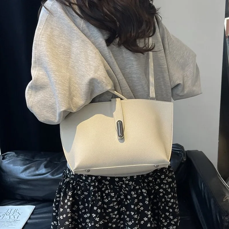 Practical Daily Diaper Bag Ladies Popular Classic Craft Trendy Leather Texture Elegant Outdoor Carry Bag
Practical Daily Diaper Bag Ladies Popular Classic Craft Trendy Leather Texture Elegant Outdoor Carry Bag