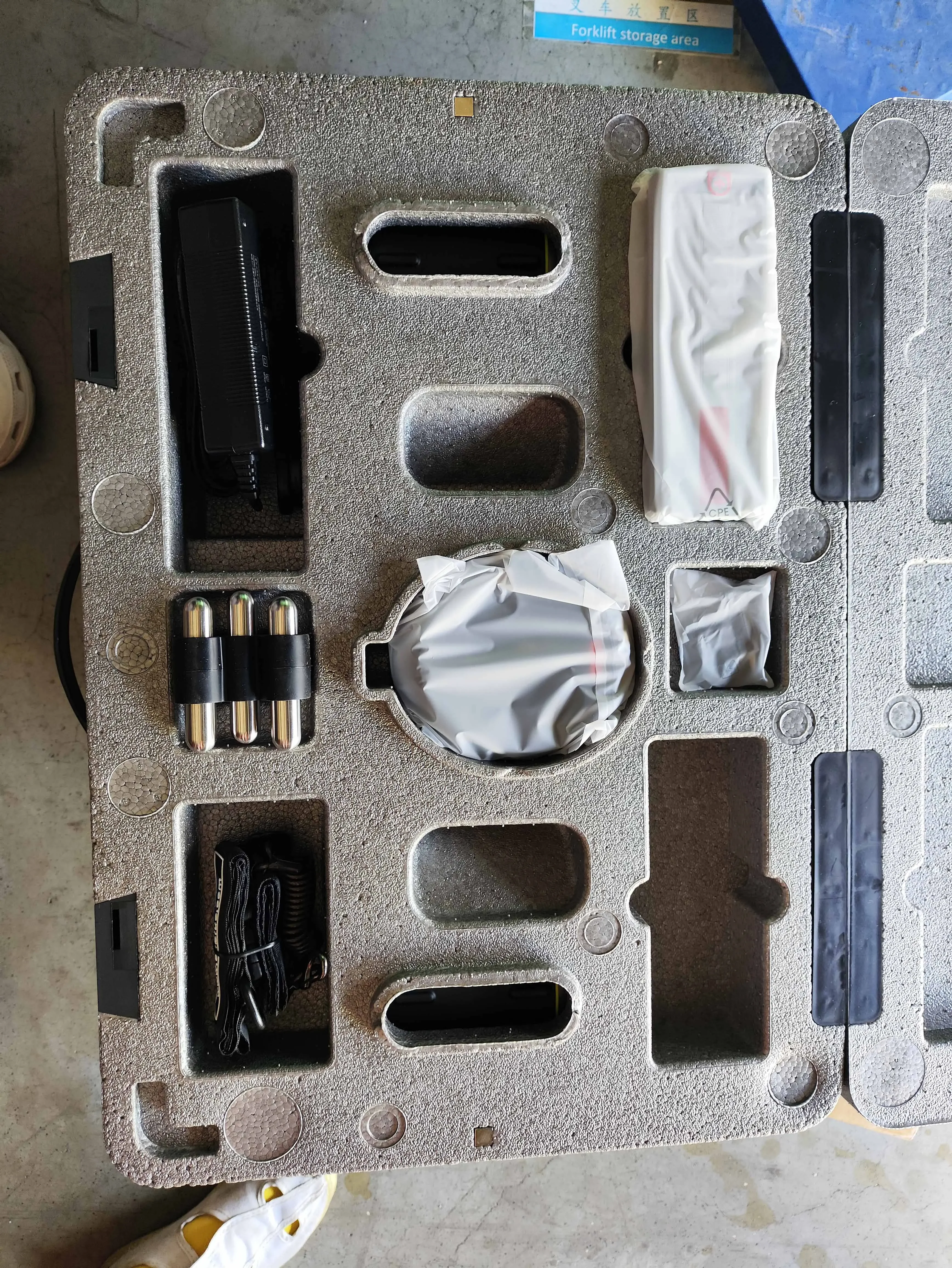 Smart Electric Underwater Scooter Diving Snorkeling Hand-held Water Equipment Swimming Diving
Smart Electric Underwater Scooter Diving Snorkeling Hand-held Water Equipment Swimming Diving