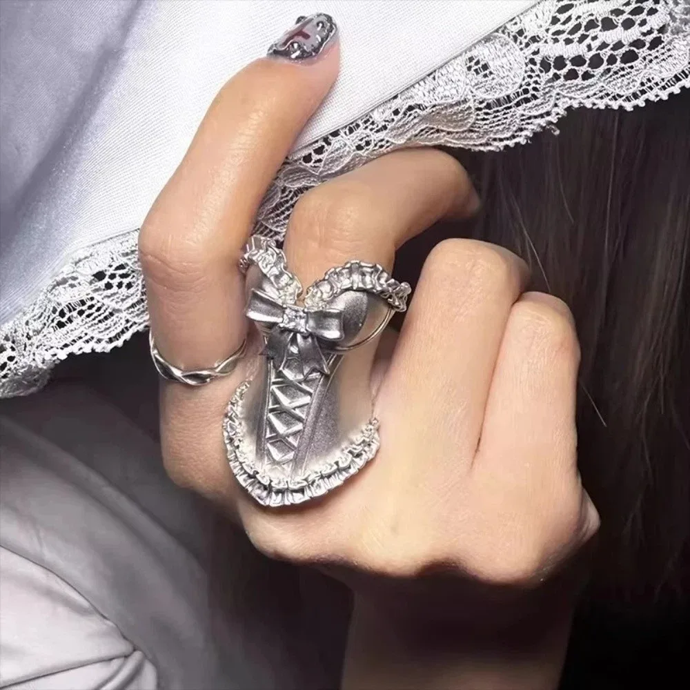 Vintage Geometric Corset Shape Ring Metal Adjustable Finger Ring Lady Princess Hem Ring for Party Club
Vintage Geometric Corset Shape Ring Metal Adjustable Finger Ring Lady Princess Hem Ring for Party Club
