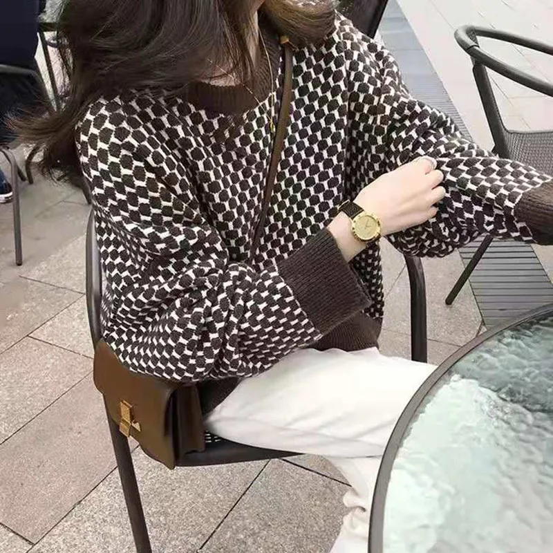 Fashionable ElegantAutumn Winter Plaid Loose Women's Sweater Soft Comfortable Outerwear Polo Neck Sleeveless Princess Sleeve
Fashionable ElegantAutumn Winter Plaid Loose Women's Sweater Soft Comfortable Outerwear Polo Neck Sleeveless Princess Sleeve