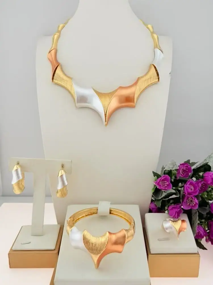 Irregular Three Tone Italian Jewelry Fine llaveros Collar Pulseras pin Pendient tentacles Anillo 4PC Jewel Set for Wedding Party
Irregular Three Tone Italian Jewelry Fine llaveros Collar Pulseras pin Pendient tentacles Anillo 4PC Jewel Set for Wedding Party