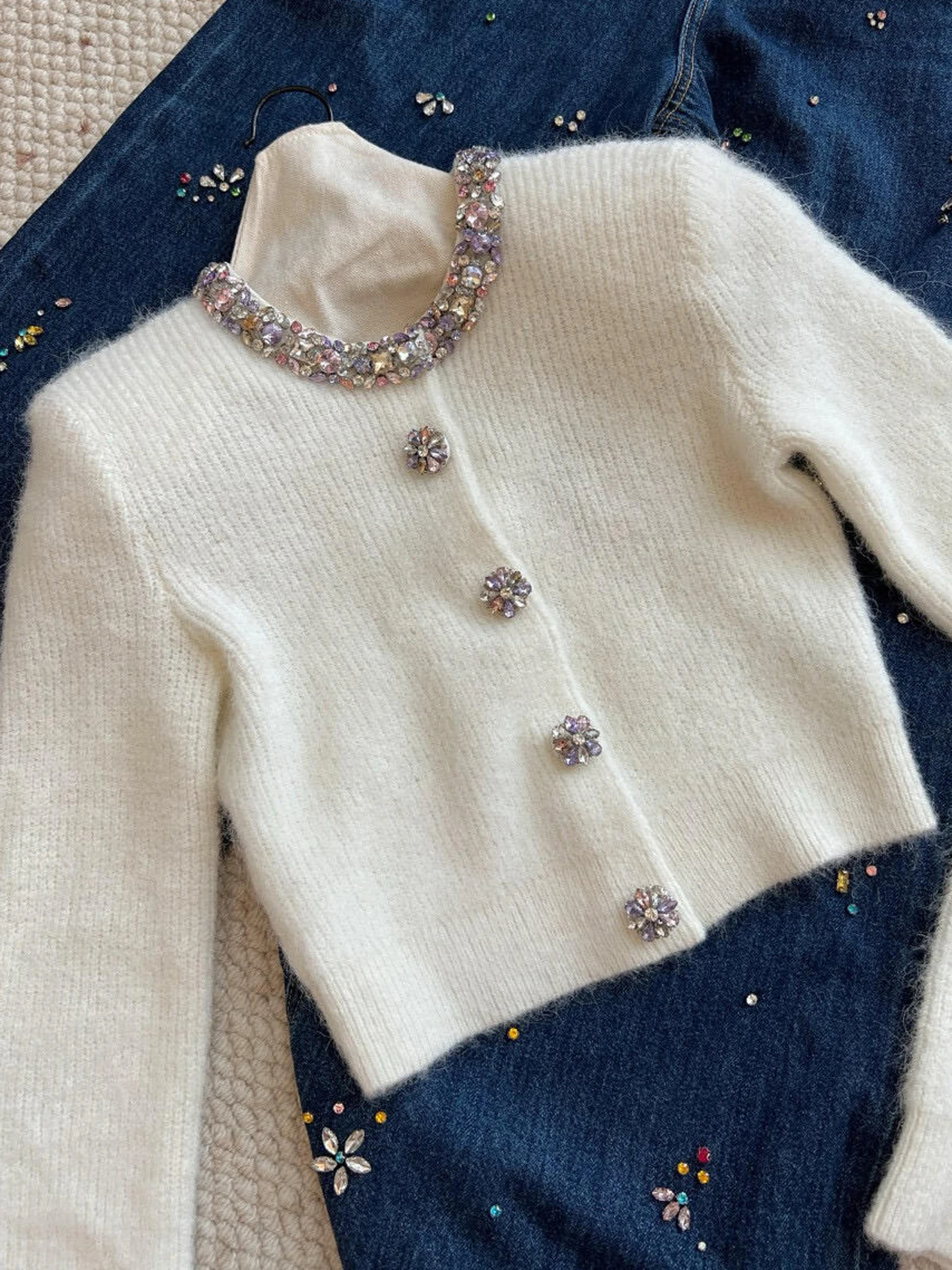 Diamond Embedded Knitted Sweater Cardigan Outerwear for Women Elegant Commute Style Regular Fit Moderate Softness
Diamond Embedded Knitted Sweater Cardigan Outerwear for Women Elegant Commute Style Regular Fit Moderate Softness