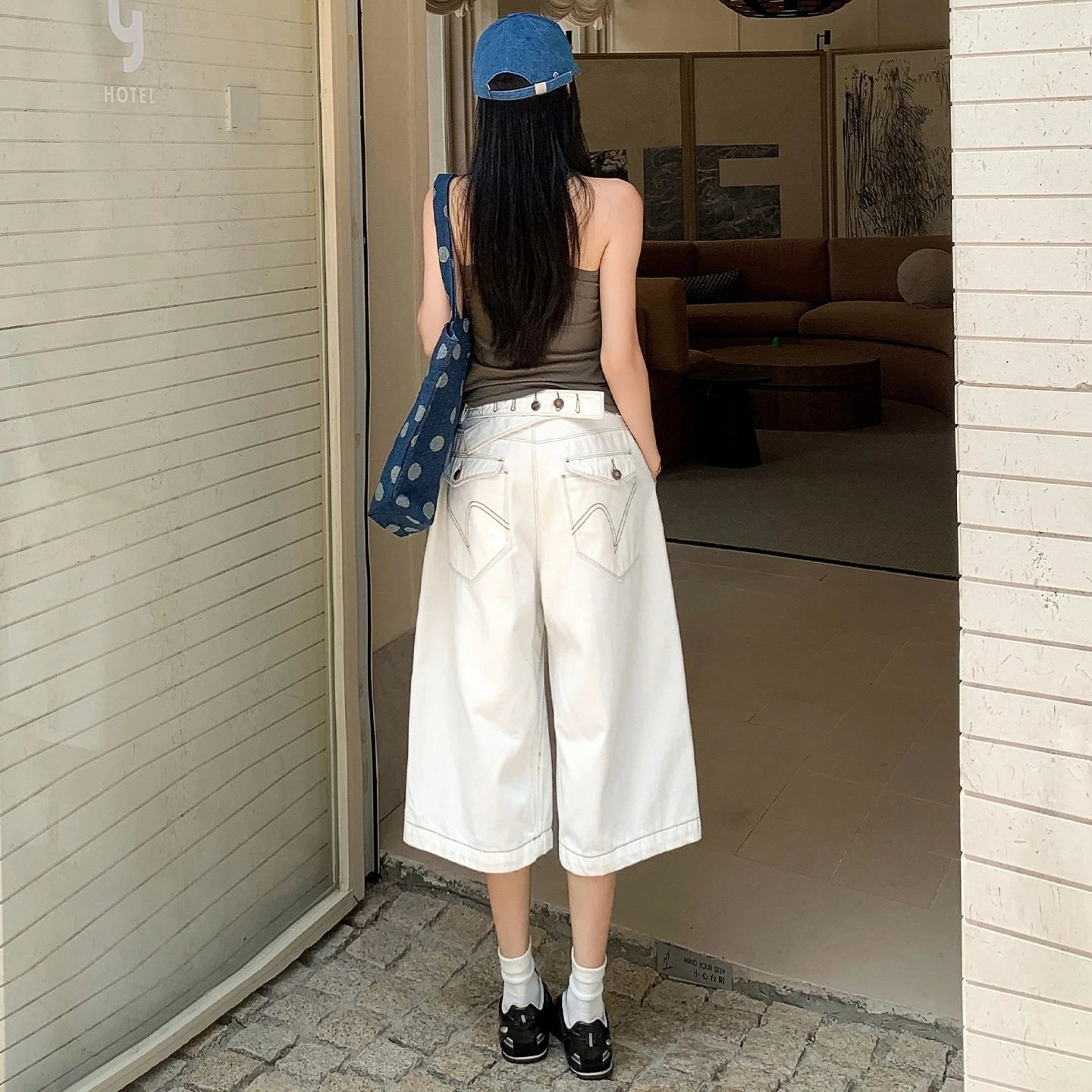 ZHISILAO New White Calf-length Jeans Women Vintage High Waist Wide Leg Calf-length Denim Pants Streetwear Summer 2026
ZHISILAO New White Calf-length Jeans Women Vintage High Waist Wide Leg Calf-length Denim Pants Streetwear Summer 2026