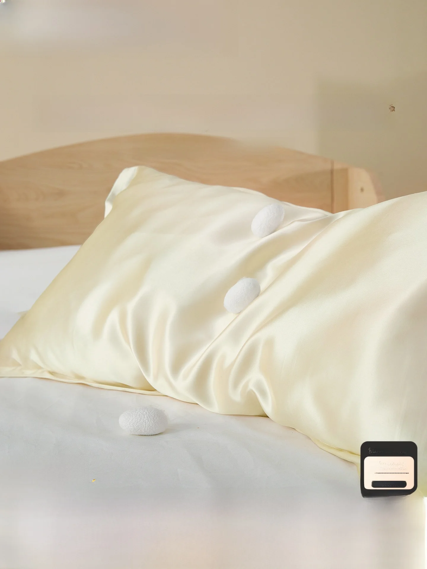 Silk Pillowcase for Babies 6A Grade Silk 30x50cm Single for Kindergarten Four Seasons Envelope Closure Soft Comfortable
Silk Pillowcase for Babies 6A Grade Silk 30x50cm Single for Kindergarten Four Seasons Envelope Closure Soft Comfortable