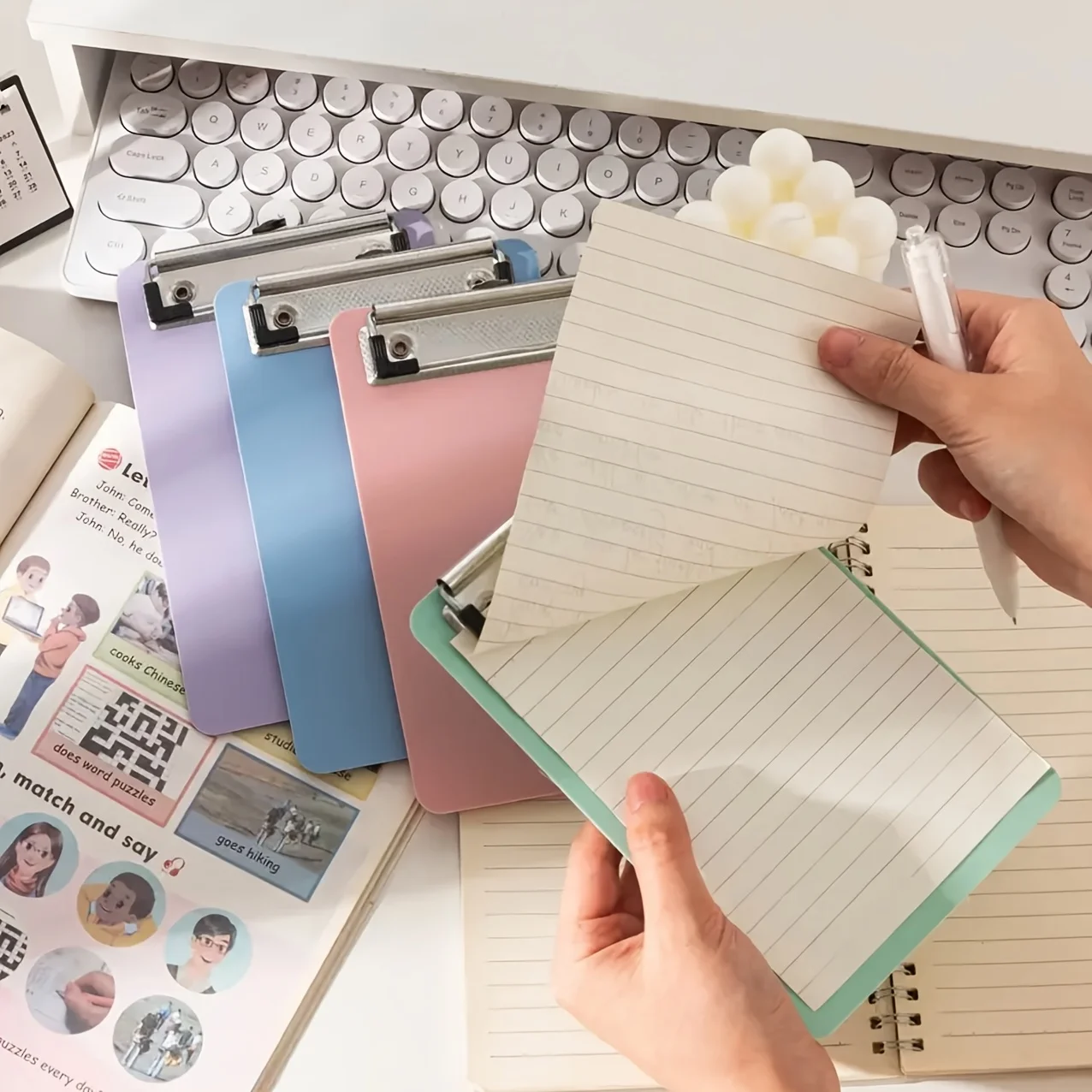 4pcs of Randomly Colored A6 Writing Pads And Clipboards, Suitable for Students' Exam Papers And Office Supplies
4pcs of Randomly Colored A6 Writing Pads And Clipboards, Suitable for Students' Exam Papers And Office Supplies