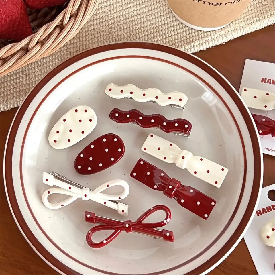 2Pcs/Set Sweet Hair Clip Polka Dot Bow Duckbill Clip Girls Forehead Side Bangs Clip Set INS Hairpins Charm Barrettes Hairdress
2Pcs/Set Sweet Hair Clip Polka Dot Bow Duckbill Clip Girls Forehead Side Bangs Clip Set INS Hairpins Charm Barrettes Hairdress
