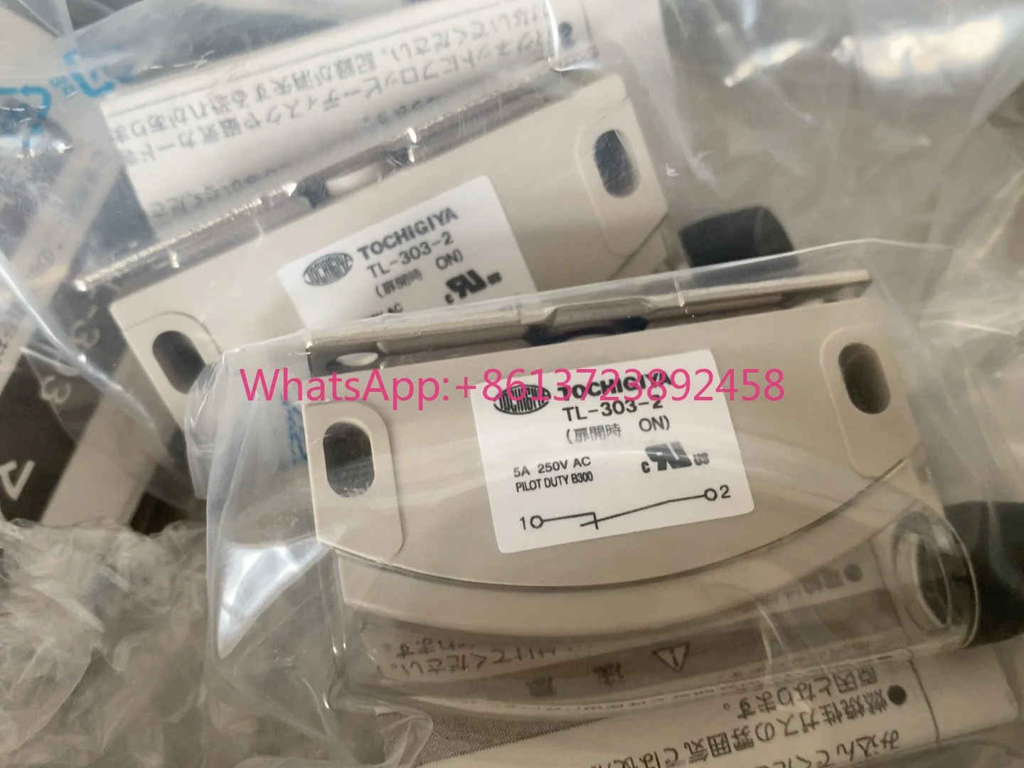 Japanese original genuine TOCHIGIYA TL-303-2 5A 250V AC high quality
Japanese original genuine TOCHIGIYA TL-303-2 5A 250V AC high quality