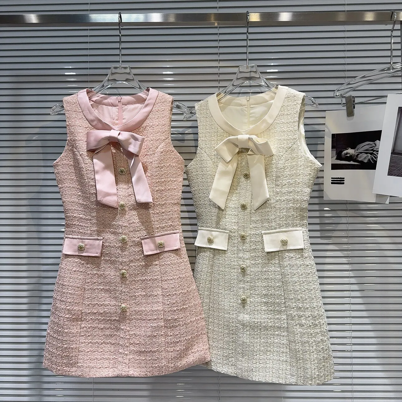 Spring Autumn Fashion Metal Buckle Tweed Slim Dress Female High Waist Sleeveless Solid Color Bow Slim Mini Dress for Women
Spring Autumn Fashion Metal Buckle Tweed Slim Dress Female High Waist Sleeveless Solid Color Bow Slim Mini Dress for Women