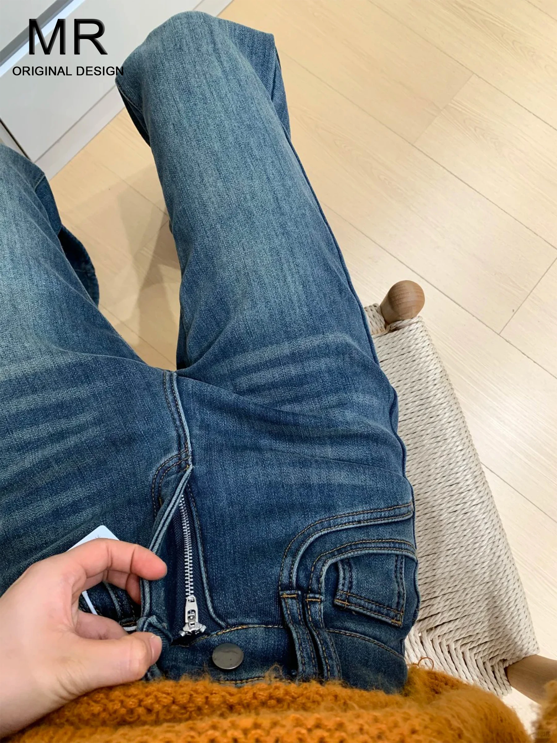 Retro Washed Fleece Lined Loose Fit American Style Denim Jeans Women's Summer Fashion Bell Bottoms Light Blue Casual Wear
Retro Washed Fleece Lined Loose Fit American Style Denim Jeans Women's Summer Fashion Bell Bottoms Light Blue Casual Wear