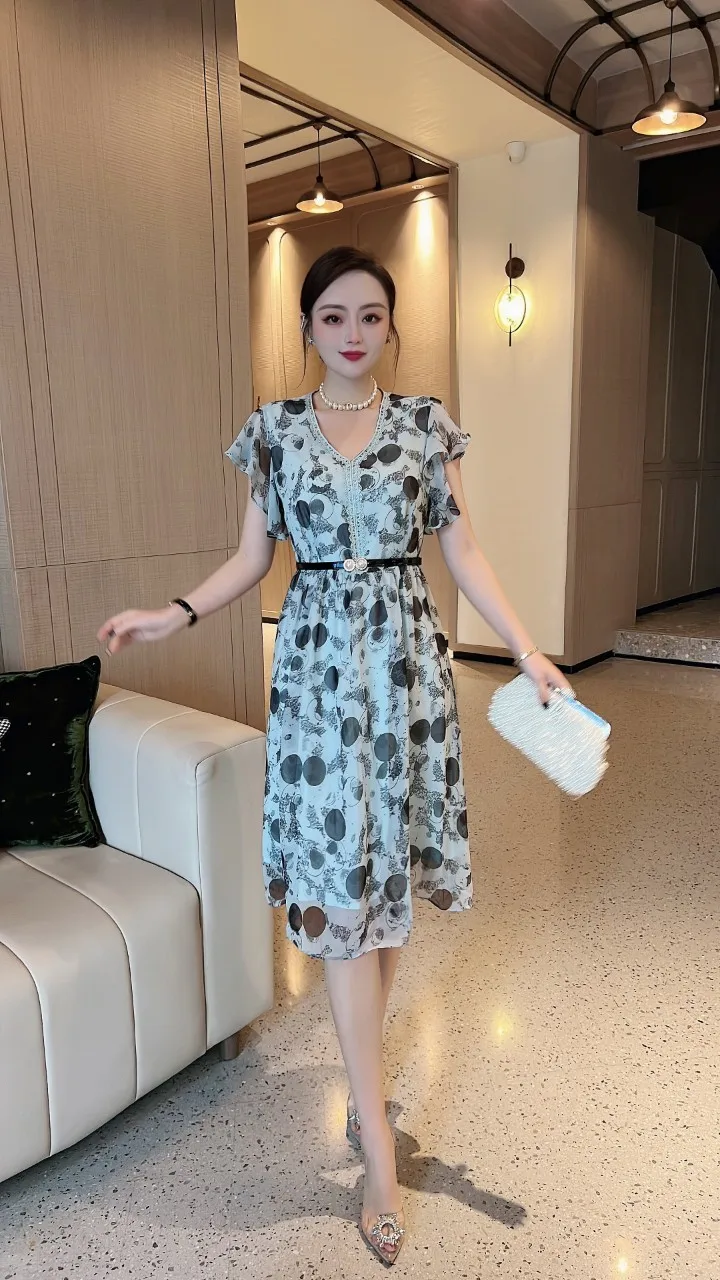 New 2023 Autumn And Winter Women's ClothingV-neck Printed Dress Tree Fungus-like Lacework 1014
New 2023 Autumn And Winter Women's ClothingV-neck Printed Dress Tree Fungus-like Lacework 1014