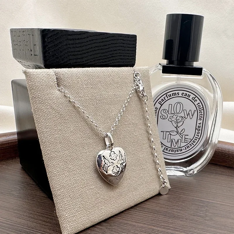 S925 Silver Retro Heart Shaped Flower and Bird Necklace Love Fearless O-shaped Chain Pendant
S925 Silver Retro Heart Shaped Flower and Bird Necklace Love Fearless O-shaped Chain Pendant