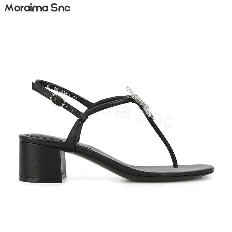 Five-Pointed Star Rhinestone Buckle Clip Sandals Black Round Toe Thick Middle Heel Fashion Sandals Summer Fashion Women's Shoes
Five-Pointed Star Rhinestone Buckle Clip Sandals Black Round Toe Thick Middle Heel Fashion Sandals Summer Fashion Women's Shoes