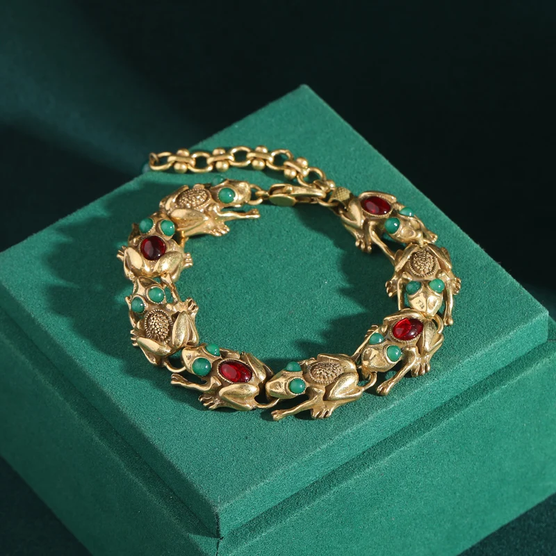 Vintage Adjustable Frog Charm Bracelet with Natural Stone Eyes - 18K Gold Plated Unique Jewelry for Women
Vintage Adjustable Frog Charm Bracelet with Natural Stone Eyes - 18K Gold Plated Unique Jewelry for Women