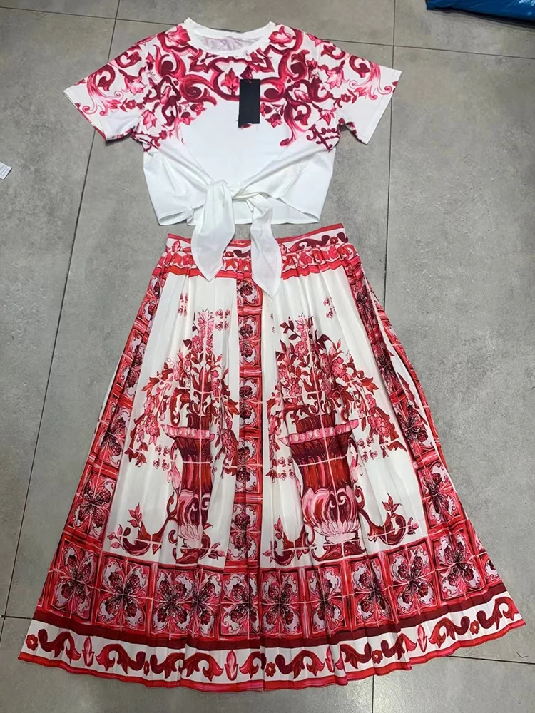 Retro spring and summer women's round neck short sleeve printed T-shirt women's coat two-piece high waist big skirt fashion suit
Retro spring and summer women's round neck short sleeve printed T-shirt women's coat two-piece high waist big skirt fashion suit