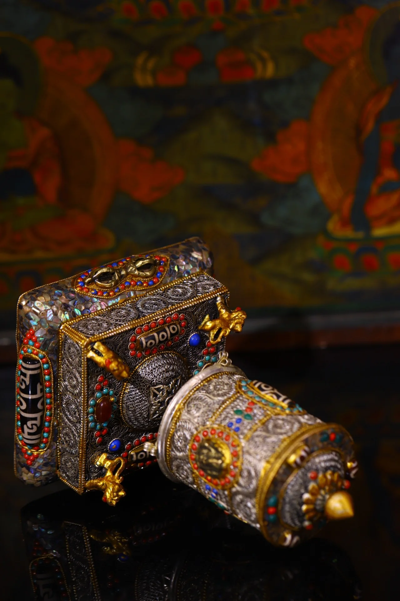 8"Xizang Folk Collection Old Tibetan Silver Filigree Mosaic Gem gZi Beads Prayer Wheel Kirin Base Old Scriptures Worship Hall
8"Xizang Folk Collection Old Tibetan Silver Filigree Mosaic Gem gZi Beads Prayer Wheel Kirin Base Old Scriptures Worship Hall