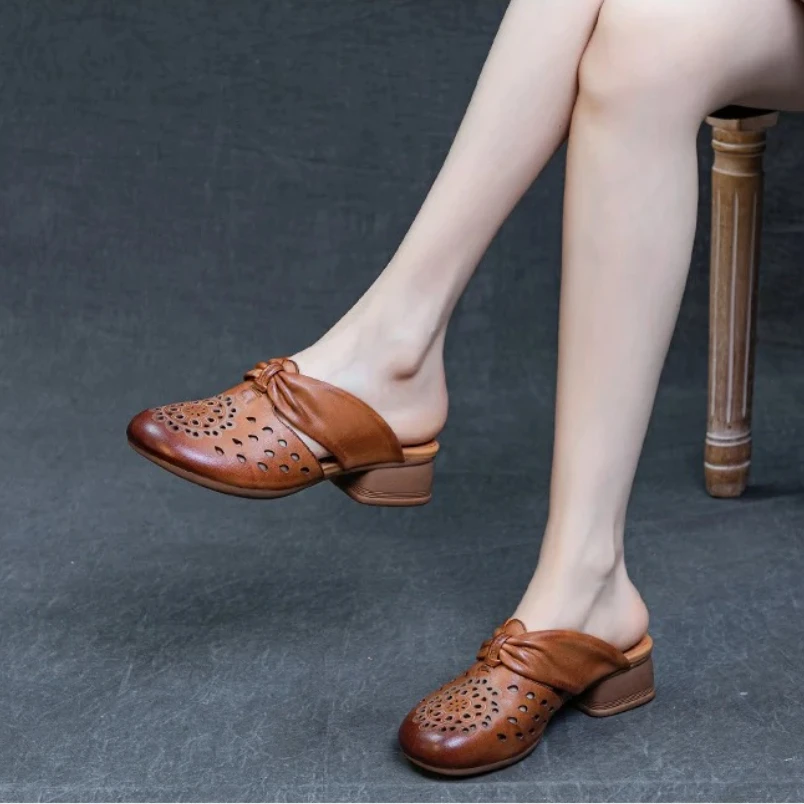 2025 верхние уличные тапочки из воловьей кожи с круглым носком, модные летние женские кожаные тапочки на толстом каблуке 
2025 верхние уличные тапочки из воловьей кожи с круглым носком, модные летние женские кожаные тапочки на толстом каблуке