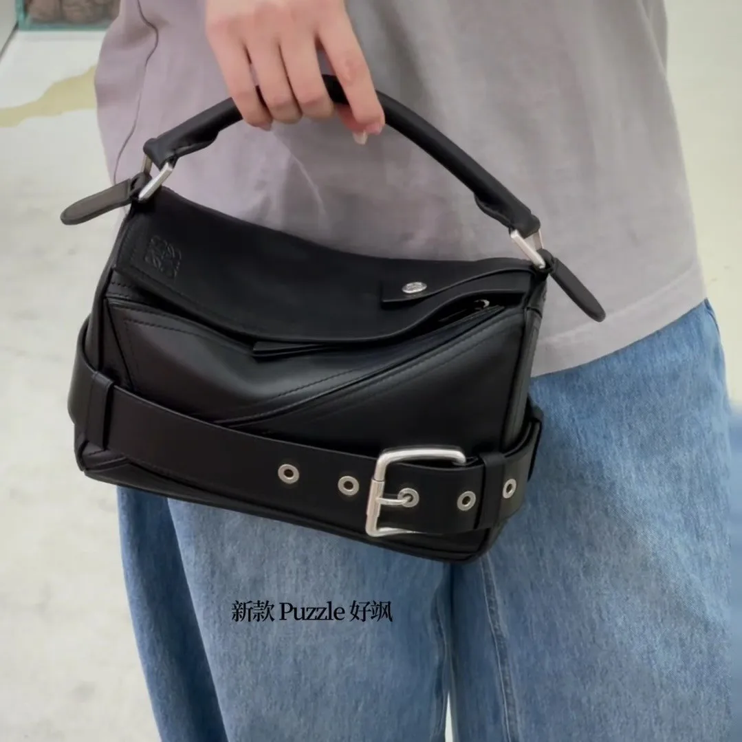 Новинка 2023 года, кожаная женская сумка с геометрическим рисунком локомотива, портативная пригородная сумка большой вместимости, универсальная индивидуальная сумка через плечо
Новинка 2023 года, кожаная женская сумка с геометрическим рисунком локомотива, портативная пригородная сумка большой вместимости, универсальная индивидуальная сумка через плечо