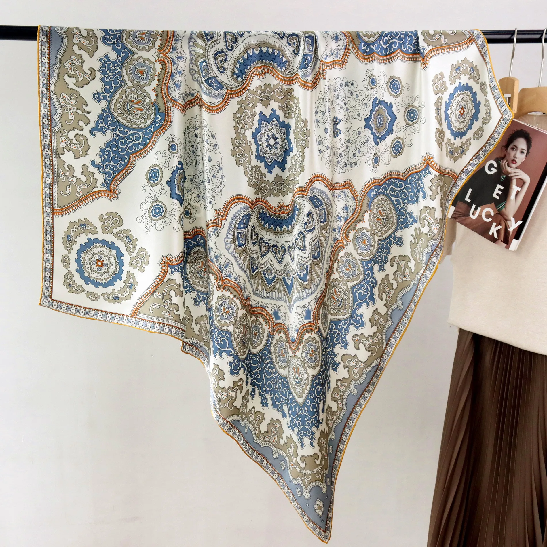 Высококачественный элегантный женский изысканный винтажный узорный принт, качественный 12 мм простой атласный шелковый шарф с ручным скрученным краем, большой квадратный шарф-шаль
Высококачественный элегантный женский изысканный винтажный узорный принт, качественный 12 мм простой атласный шелковый шарф с ручным скрученным краем, большой квадратный шарф-шаль