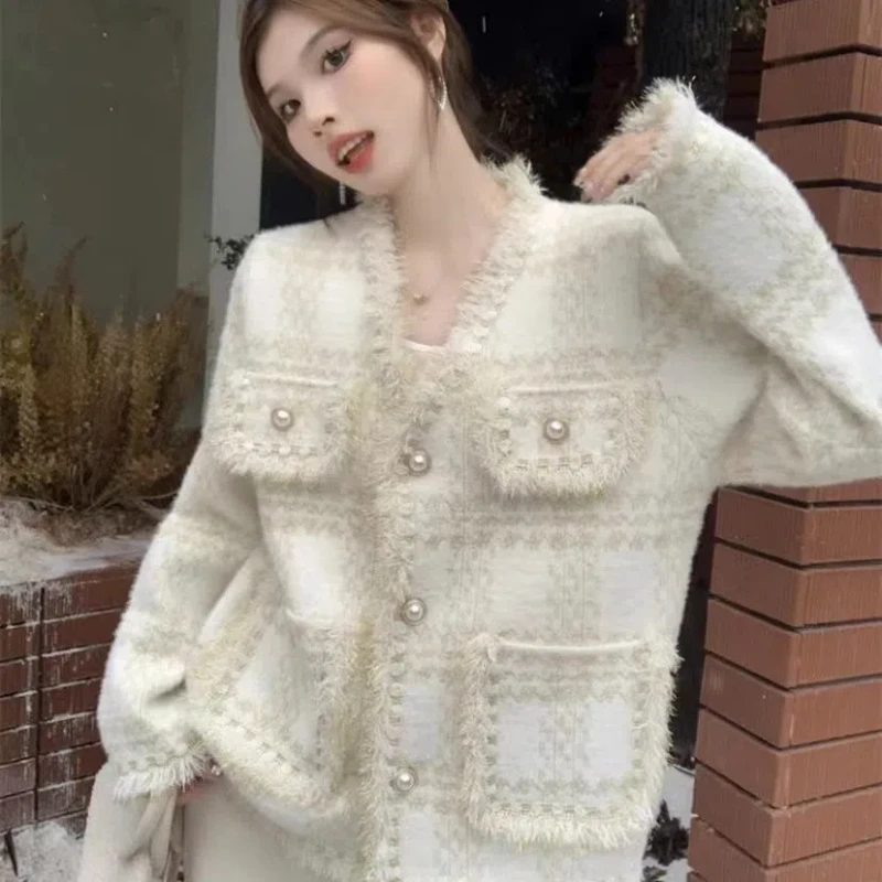 Spring Autumn New V-neck Long Sleeve Fashion Outwear Women High Street Plaid Button Patchwork Cardigan Elegant All-match Tops
Spring Autumn New V-neck Long Sleeve Fashion Outwear Women High Street Plaid Button Patchwork Cardigan Elegant All-match Tops