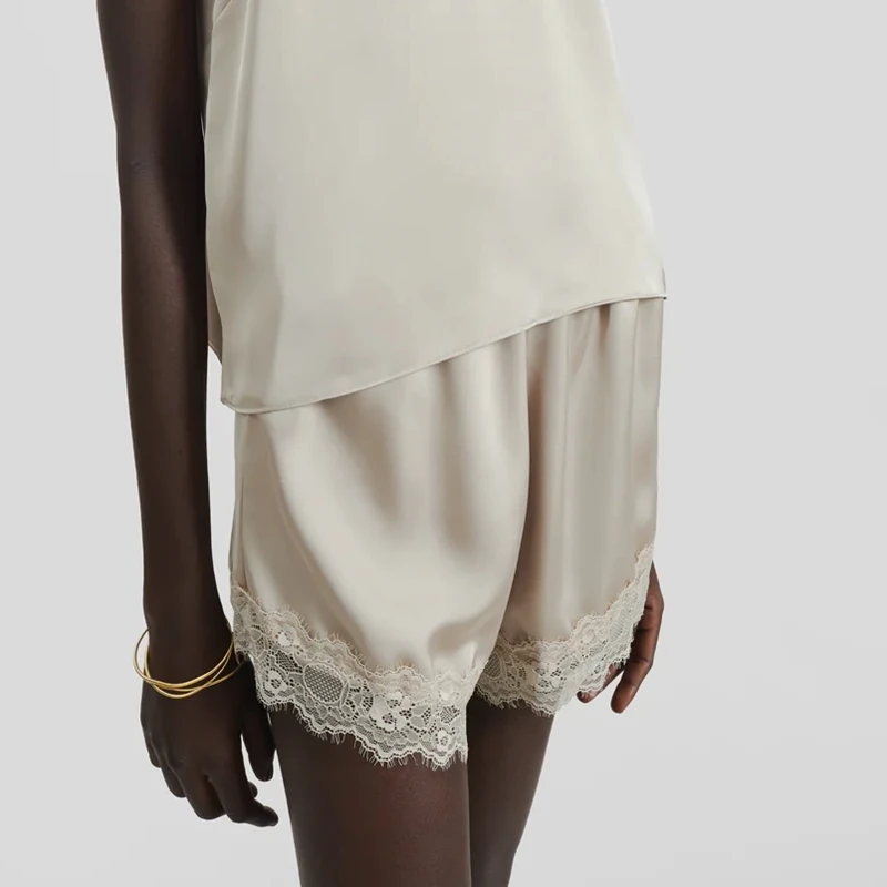 Женские микро-шорты с кружевной отделкой, пижама, мини-низ, атласные шелковые шорты Y2K, боксеры для отдыха, короткие французские трусики, мягкая пижама, одежда для сна
Женские микро-шорты с кружевной отделкой, пижама, мини-низ, атласные шелковые шорты Y2K, боксеры для отдыха, короткие французские трусики, мягкая пижама, одежда для сна