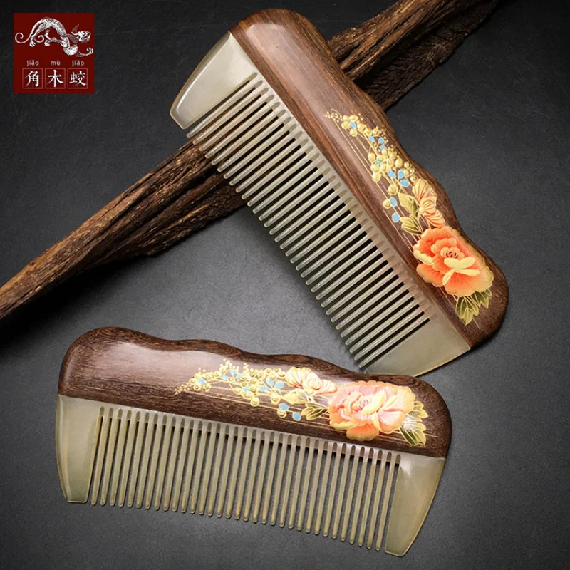 Comb made of hornwood chicken-wing wood, hand-painted with goat horn, a creative gift for massage and hair styling
Comb made of hornwood chicken-wing wood, hand-painted with goat horn, a creative gift for massage and hair styling