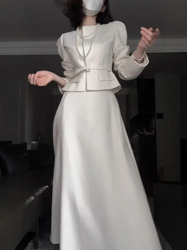 Elegant Vintage Style Jacket And Skirt Set for Important Occasions Comfortable Long Sleeve round Neck Button Closure Autumn Wear
Elegant Vintage Style Jacket And Skirt Set for Important Occasions Comfortable Long Sleeve round Neck Button Closure Autumn Wear