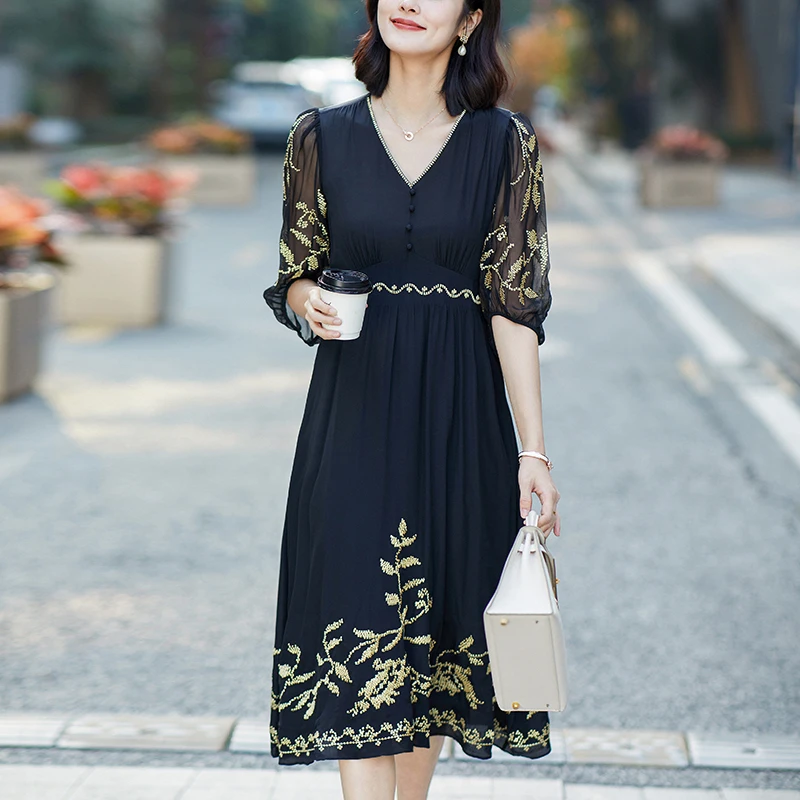 100% Real Silk Women's Black Dress 2024 Summer Elegant Fashion Dresses For Women V-neck Embroidery Vintage Woman Long Dress
100% Real Silk Women's Black Dress 2024 Summer Elegant Fashion Dresses For Women V-neck Embroidery Vintage Woman Long Dress
