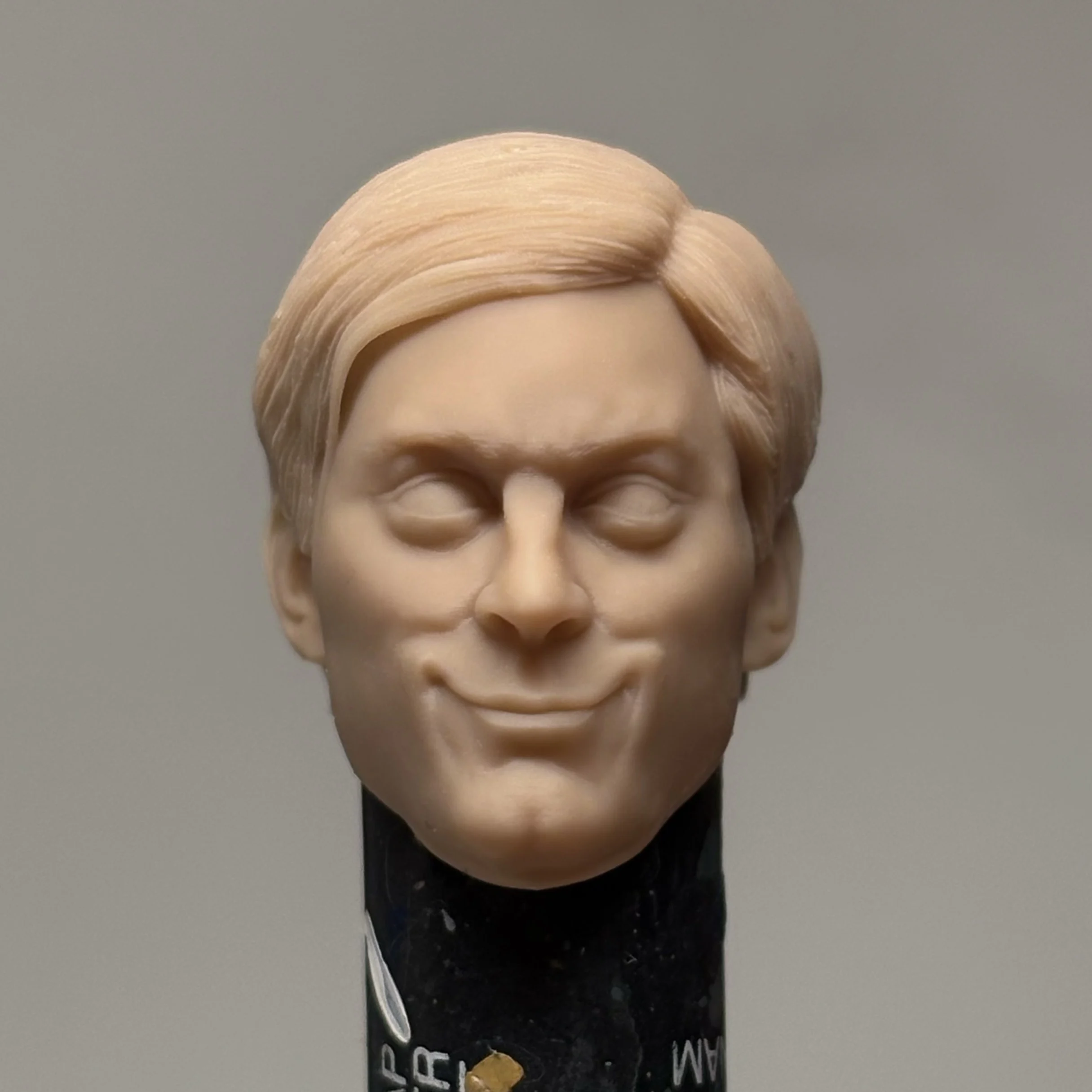 Масштабная модель 1/12: Непокрашенная забавная скульптура головы Тоби Магуайра, игрушка-модель для сборки
Масштабная модель 1/12: Непокрашенная забавная скульптура головы Тоби Магуайра, игрушка-модель для сборки