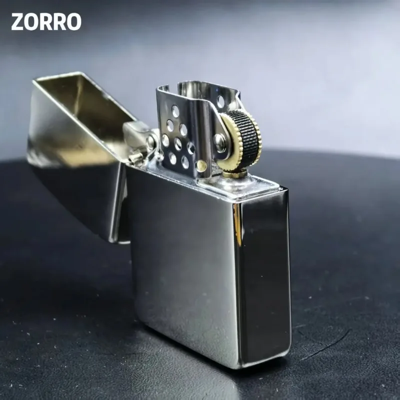 Зажигалка ZORRO 910S в стиле 1941 года, утолщенная, из никелированного серебра, аксессуар для сигарет, мужской подарок
Зажигалка ZORRO 910S в стиле 1941 года, утолщенная, из никелированного серебра, аксессуар для сигарет, мужской подарок