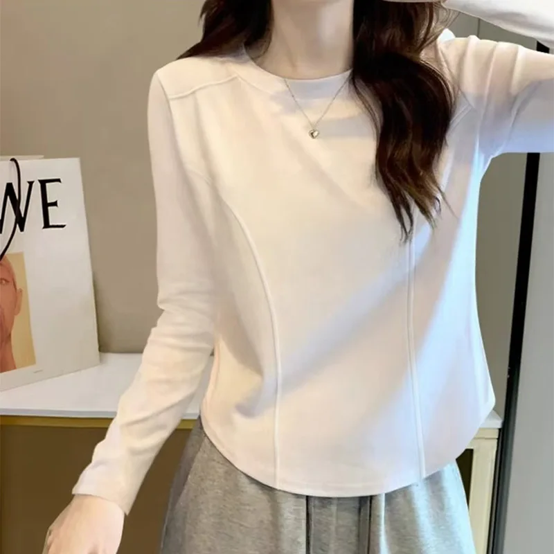 Versatile and slim fit pure cotton top with a long sleeved base suitable for autumn and winter as an inner T-shirt
Versatile and slim fit pure cotton top with a long sleeved base suitable for autumn and winter as an inner T-shirt