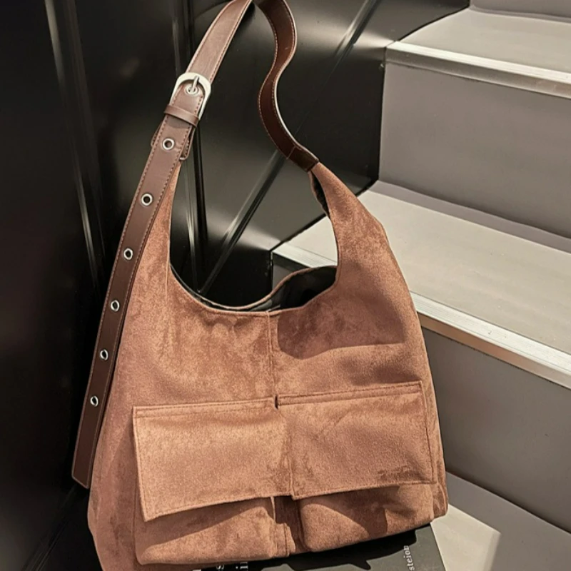 Women Crossbody Bags Vintage Suede Shoulder Bag Large Capacity Fall Winter Fashion Texture and Versatile Tote Bags for Travel
Women Crossbody Bags Vintage Suede Shoulder Bag Large Capacity Fall Winter Fashion Texture and Versatile Tote Bags for Travel