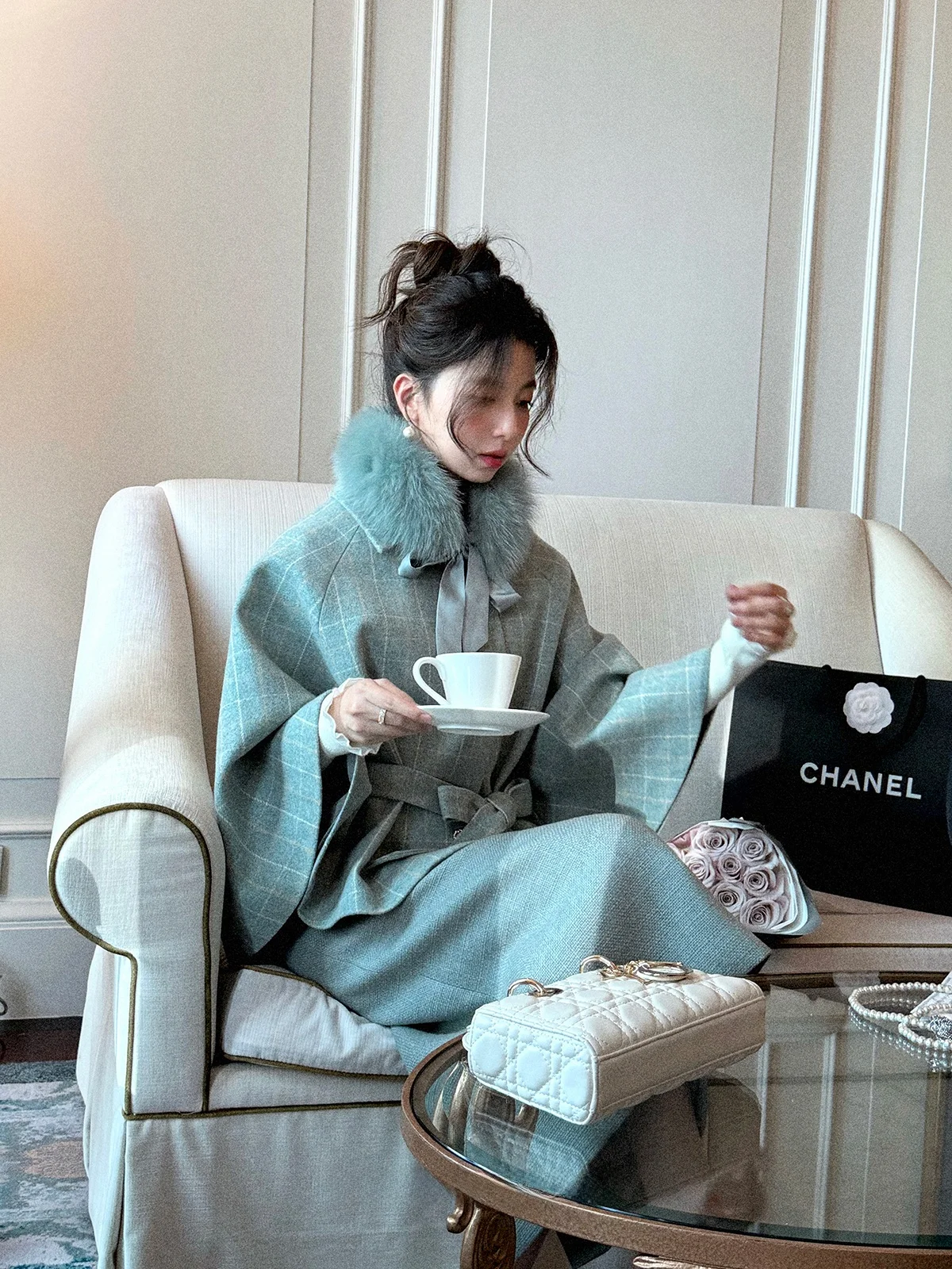 Синий шерстяной плащ-костюм для женщин, зимний наряд в стиле французской моды, пальто в стиле дедушки/племеница Чжуо Энлайд
Синий шерстяной плащ-костюм для женщин, зимний наряд в стиле французской моды, пальто в стиле дедушки/племеница Чжуо Энлайд