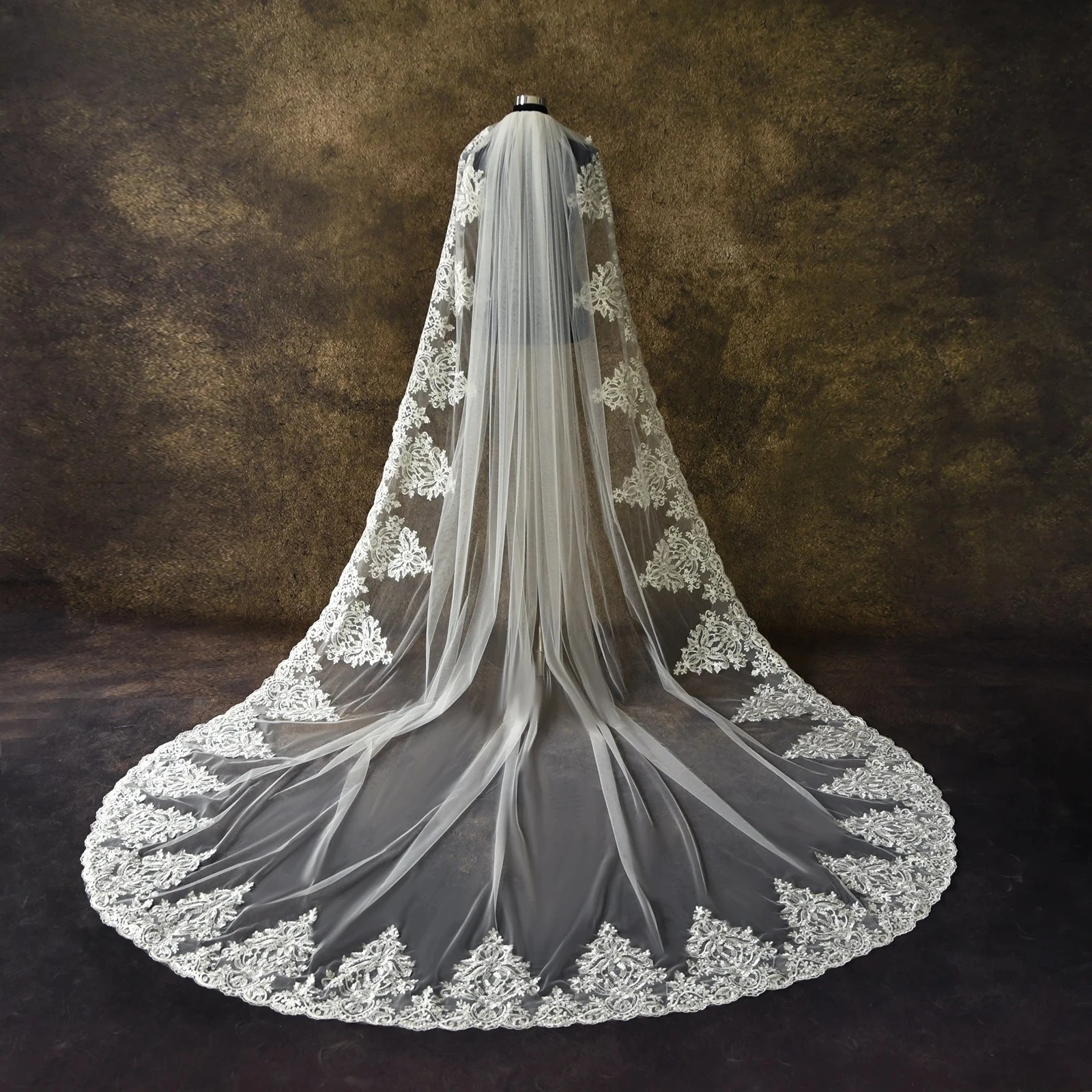 One Layer Lace Wedding Veil Cathedral Soft Lace Edge Bridal Veil Elegant Rochii Romantic Eyelash Lace veils
One Layer Lace Wedding Veil Cathedral Soft Lace Edge Bridal Veil Elegant Rochii Romantic Eyelash Lace veils